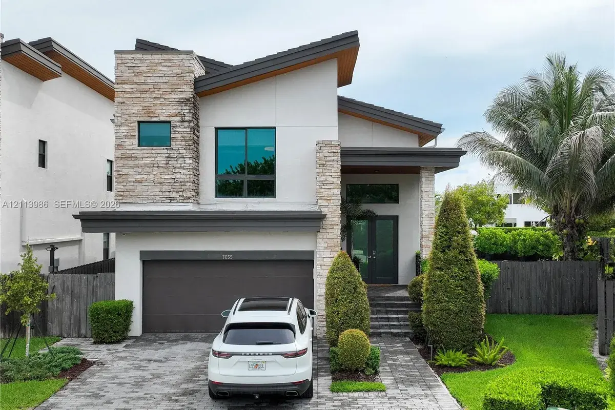 7655 NW 102nd Ct, Doral FL 33178