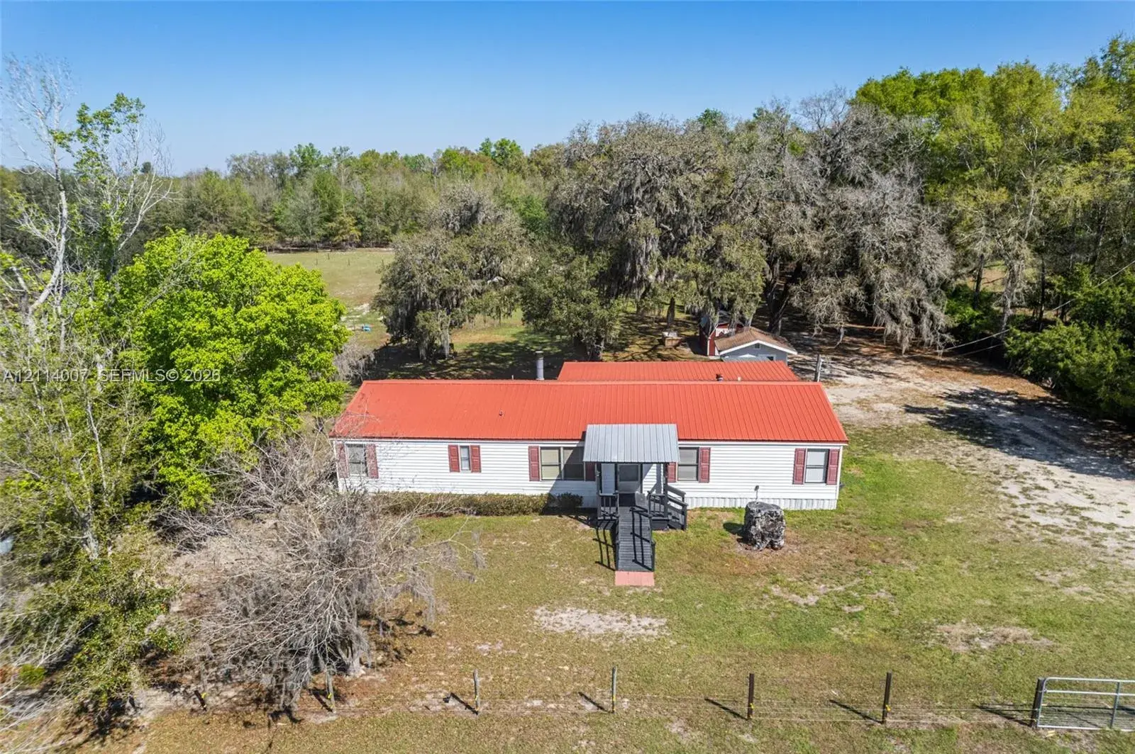 5600 SE 39th St, Other City - In The State Of Florida FL 32693