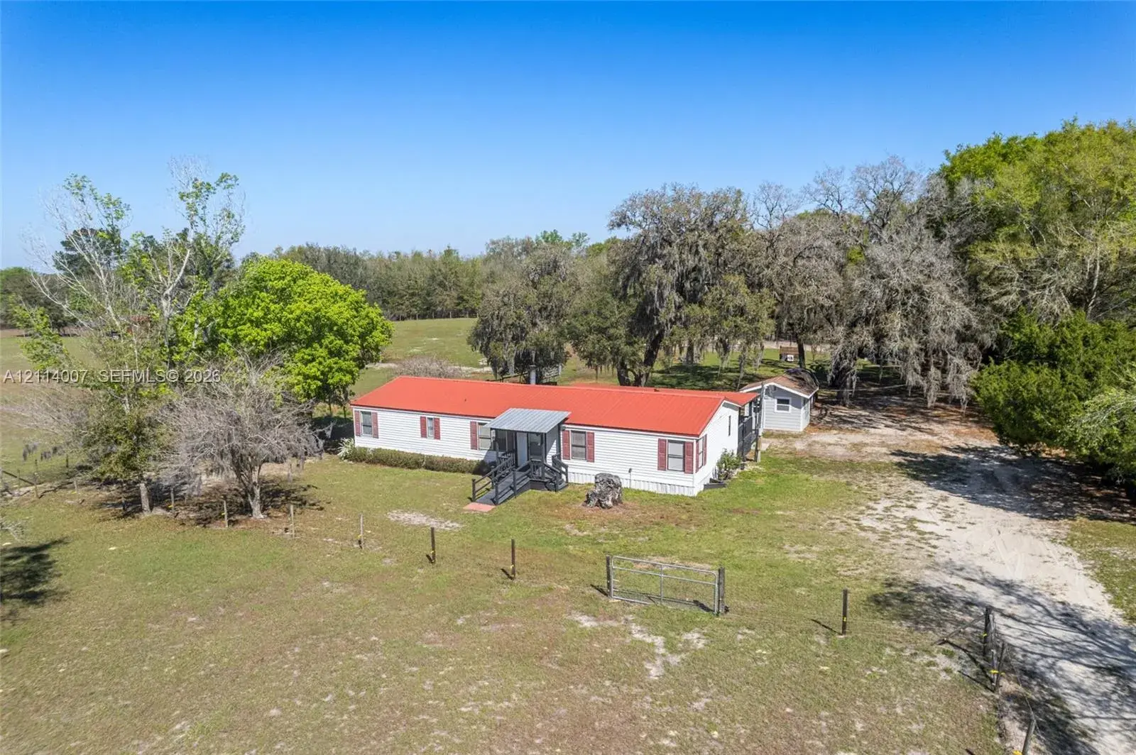 5600 SE 39th St, Other City - In The State Of Florida FL 32693