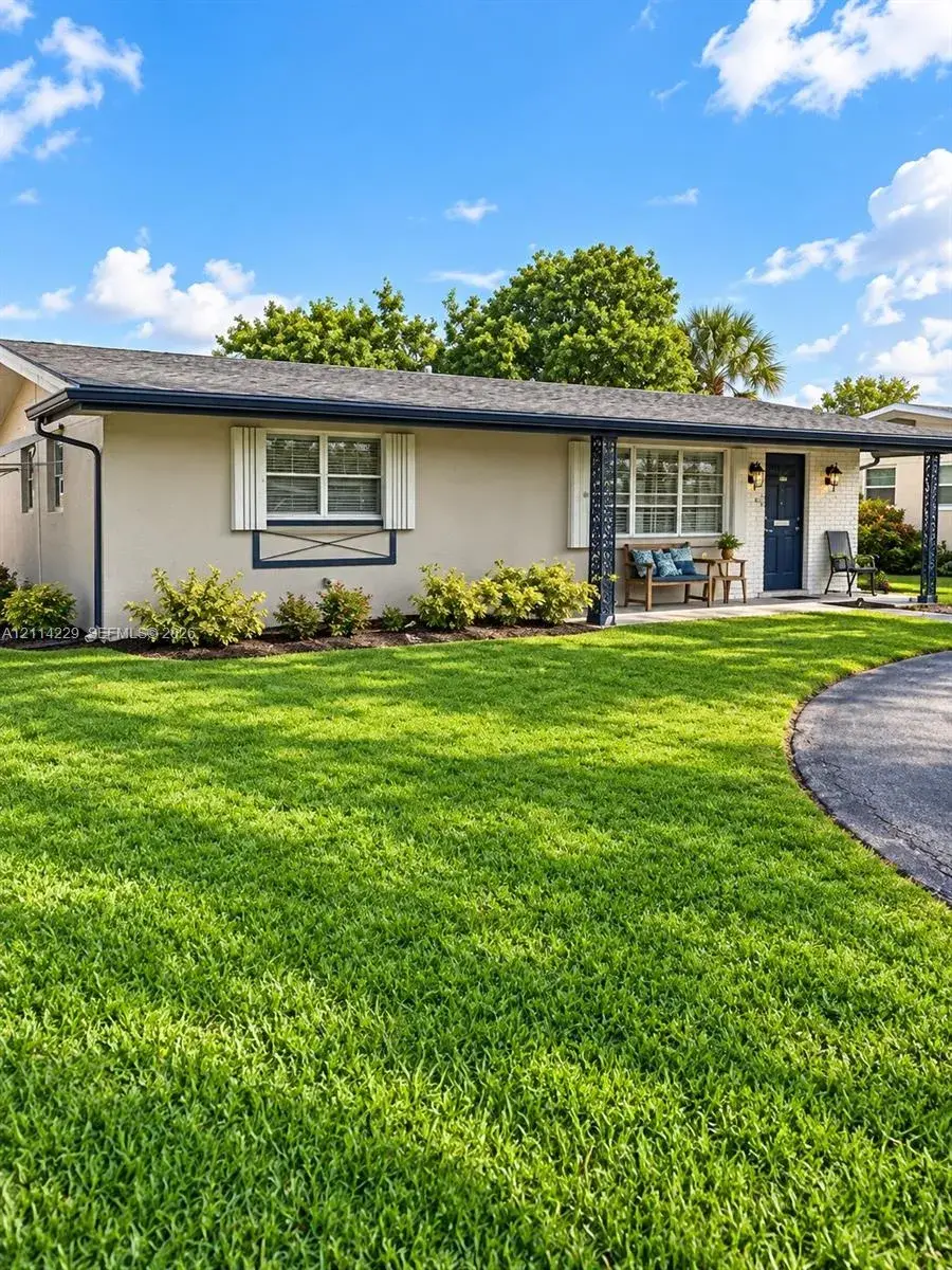 7900 NW 13th St, Pembroke Pines FL 33024