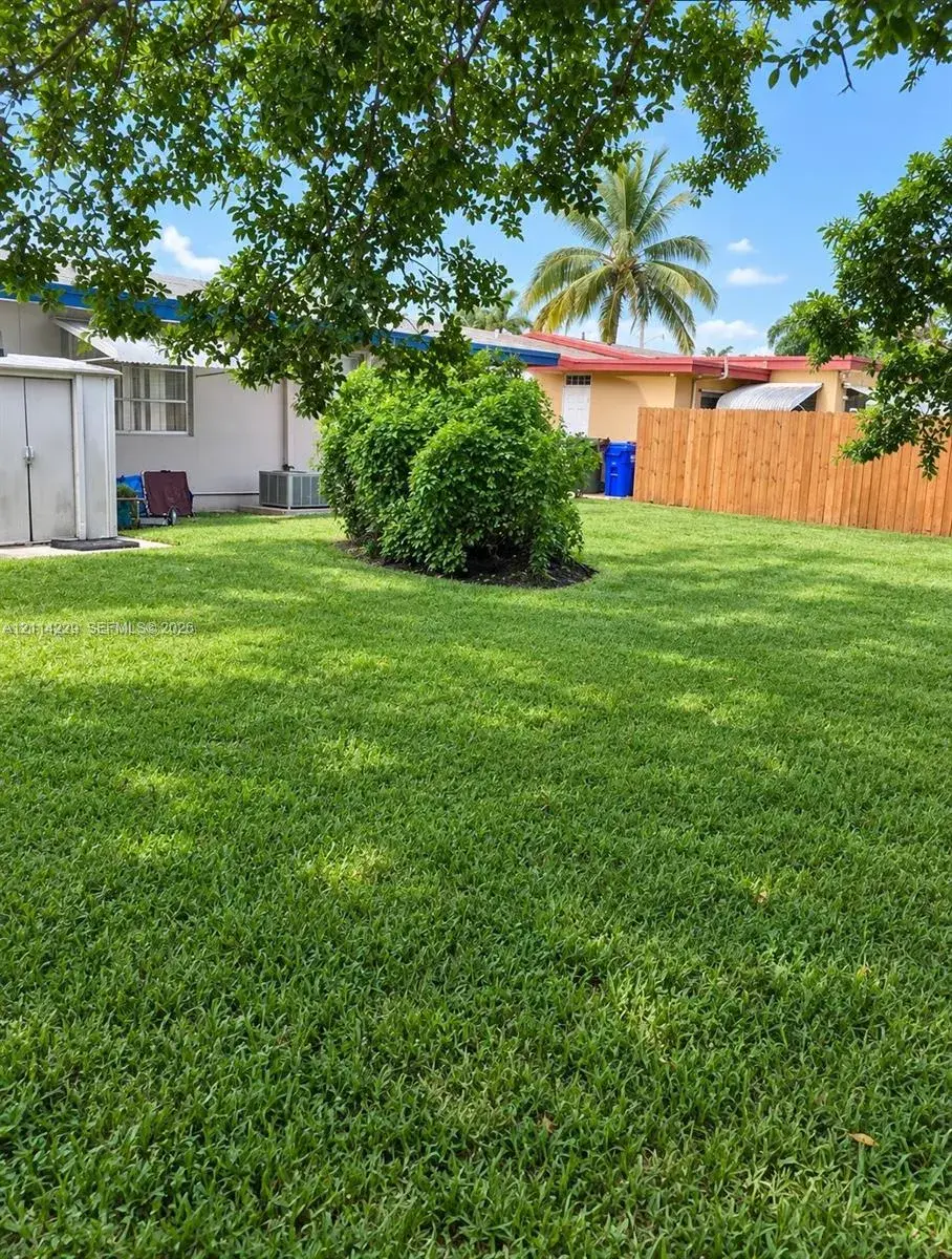 7900 NW 13th St, Pembroke Pines FL 33024