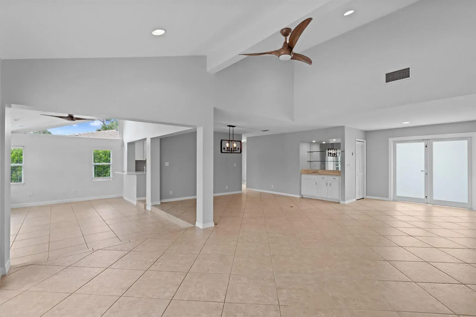 925 Foxpointe Circle, Delray Beach FL 33445 photo 5