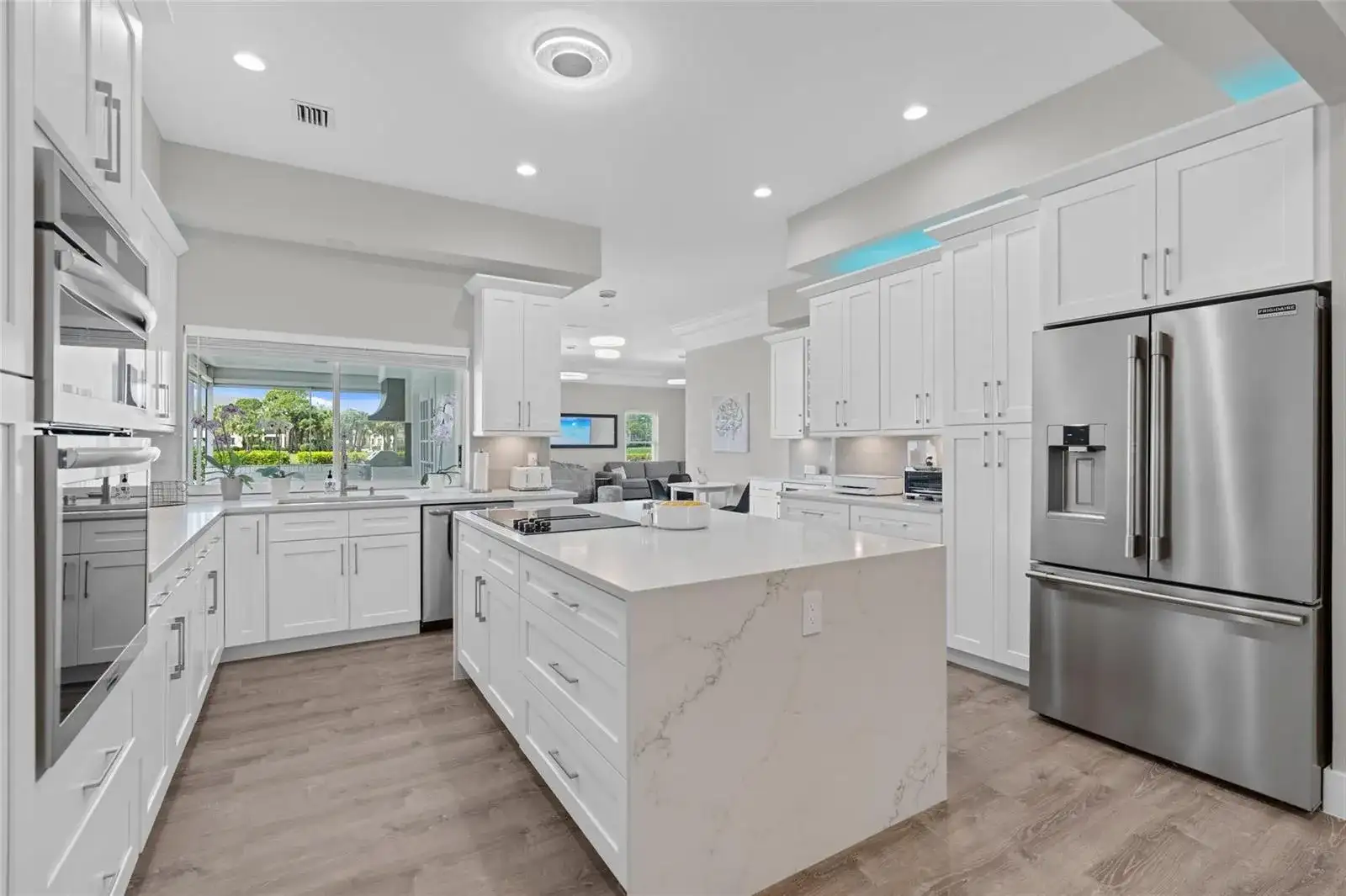 9010 Gardens Glen Circle, Palm Beach Gardens FL 33418 photo 2