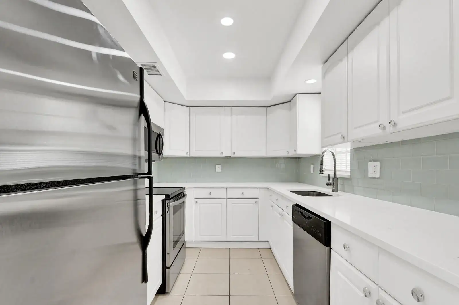 10249 N Military Trail Apt 201, Palm Beach Gardens FL 33410 photo 2