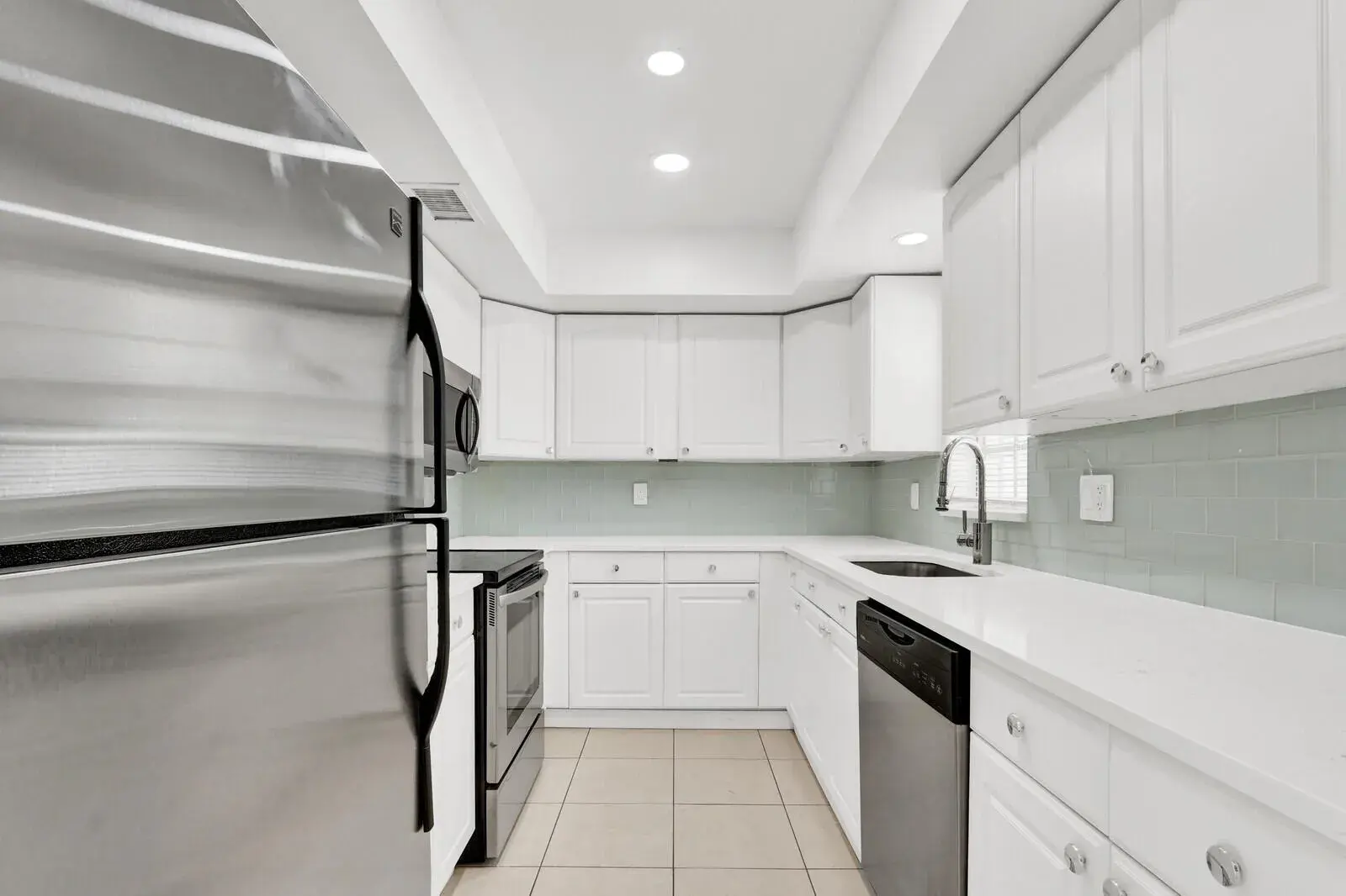 10249 N Military Trail Apt 201, Palm Beach Gardens FL 33410