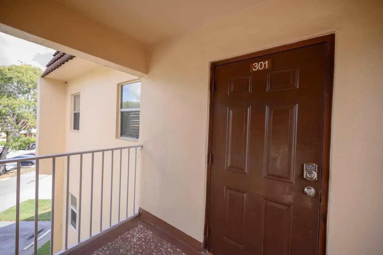 8861 Sunrise Lakes Boulevard Unit 301, Sunrise FL 33322