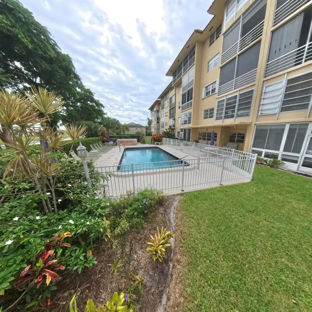 4100 Crystal Lake Drive # 209, Pompano Beach FL 33064 photo 2