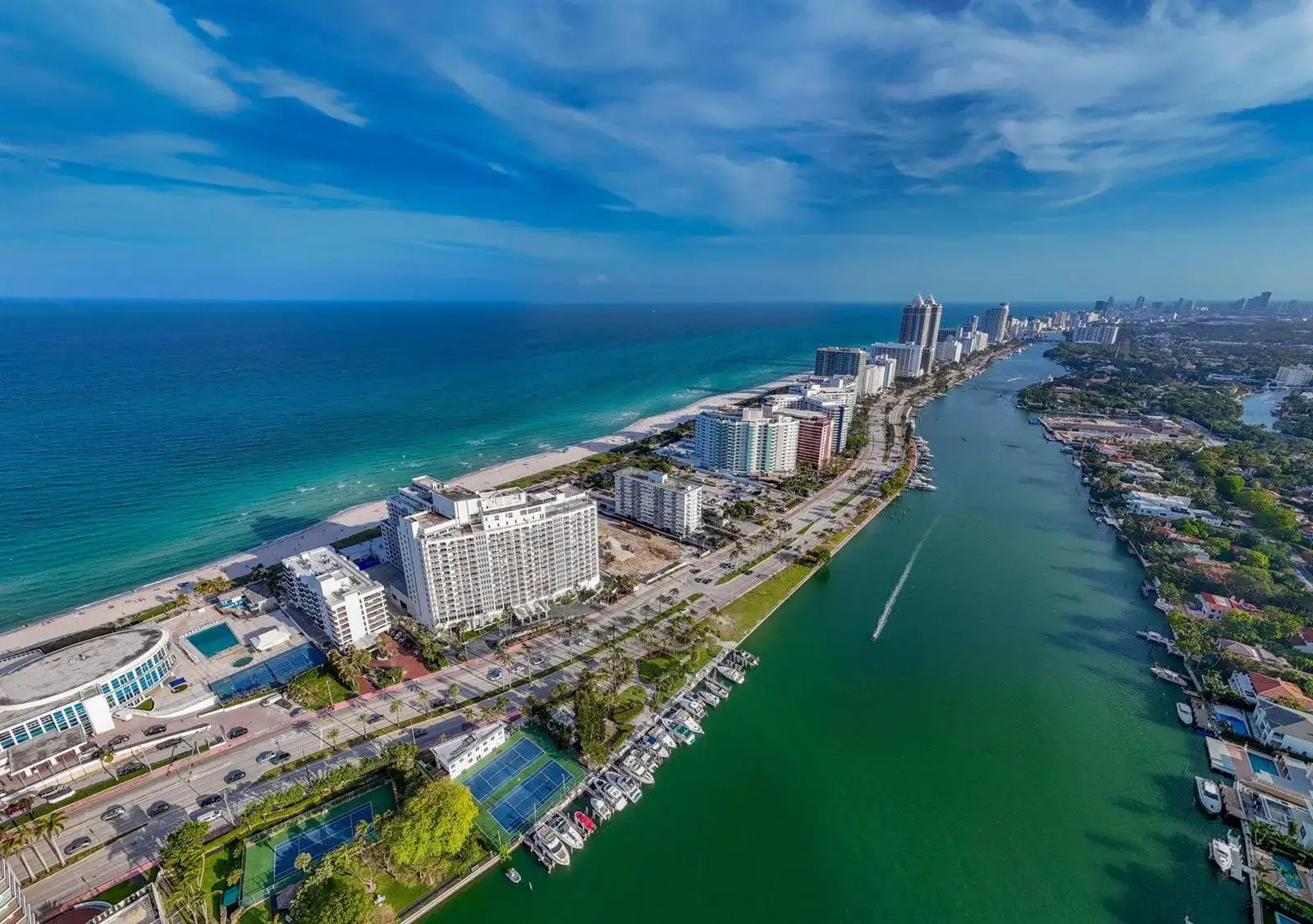 2 bedroom 2 bath Residential for sale at 5401 Collins Avenue # 620, Miami Beach FL 33140