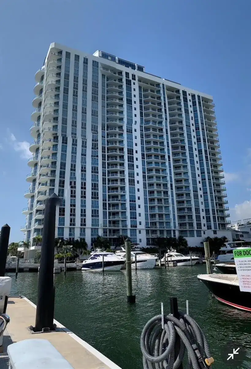 17211 Biscayne Boulevard, North Miami Beach FL 33160 photo 3