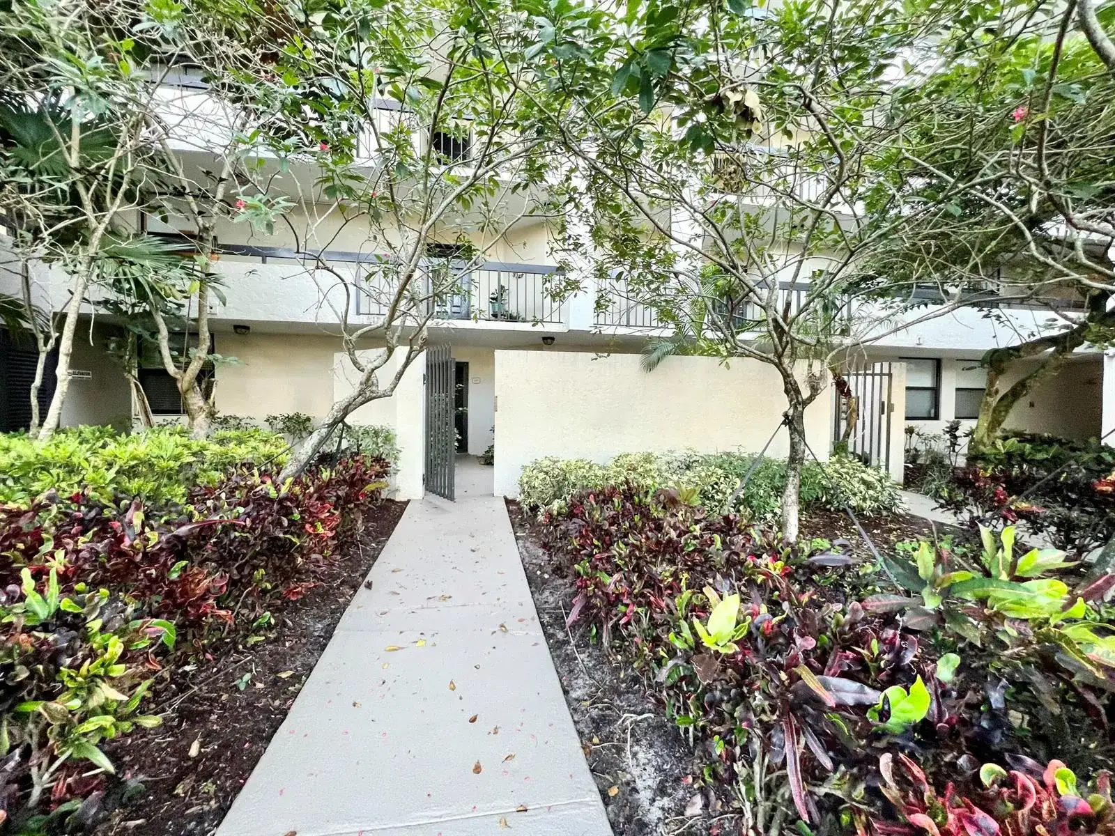 2025 Lavers Circle # D107, Delray Beach FL 33444 photo 2