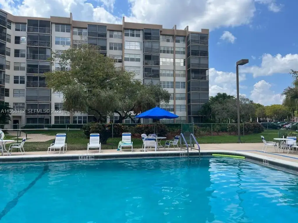 1300 Saint Charles Place # L19, Pembroke Pines FL 33026 photo 2