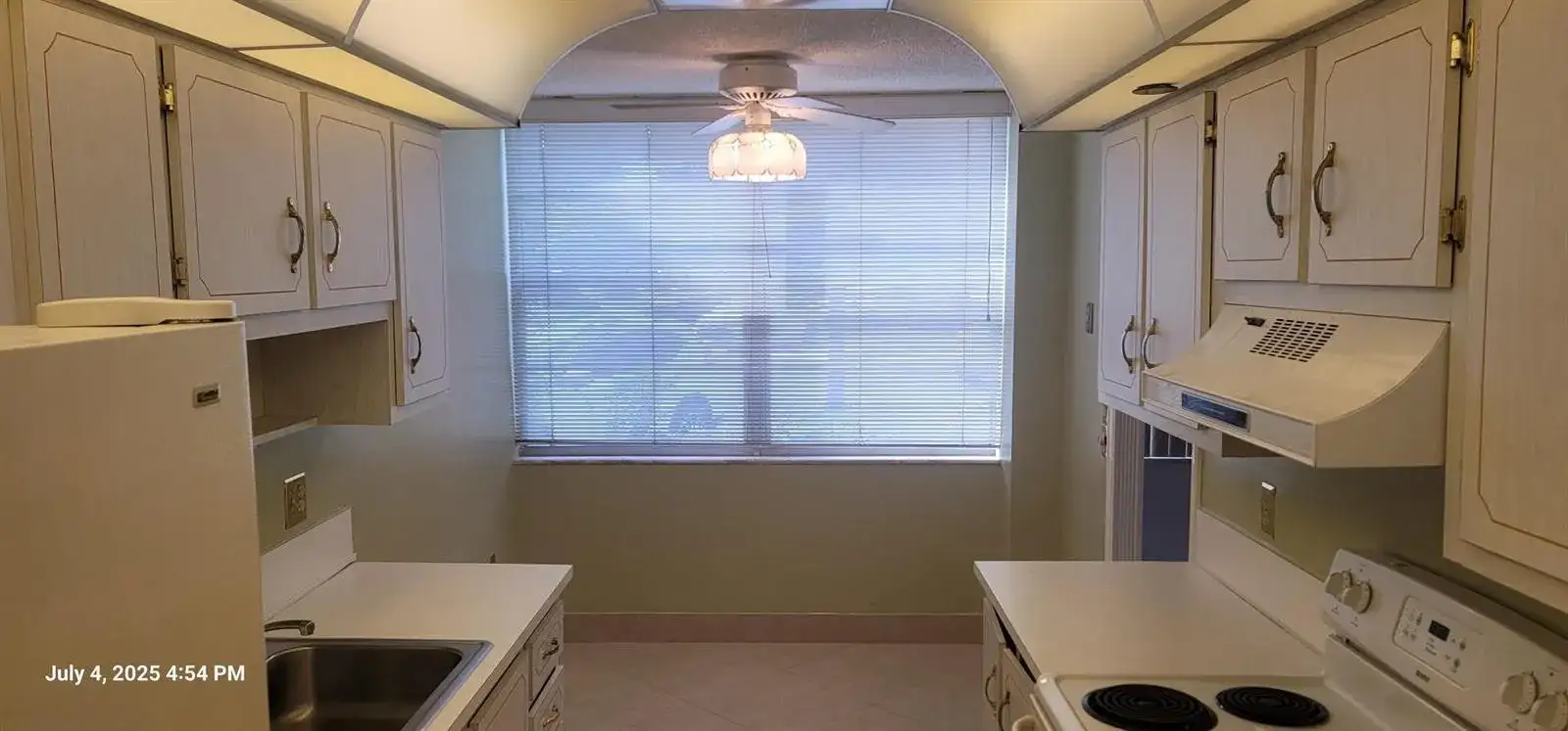 1300 Saint Charles Place # L19, Pembroke Pines FL 33026 photo 4