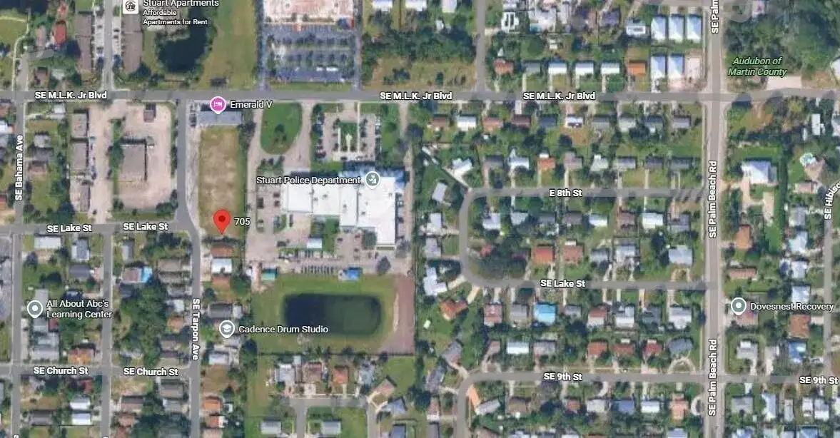 705 SE Tarpon Avenue, Stuart FL 34994 photo 4