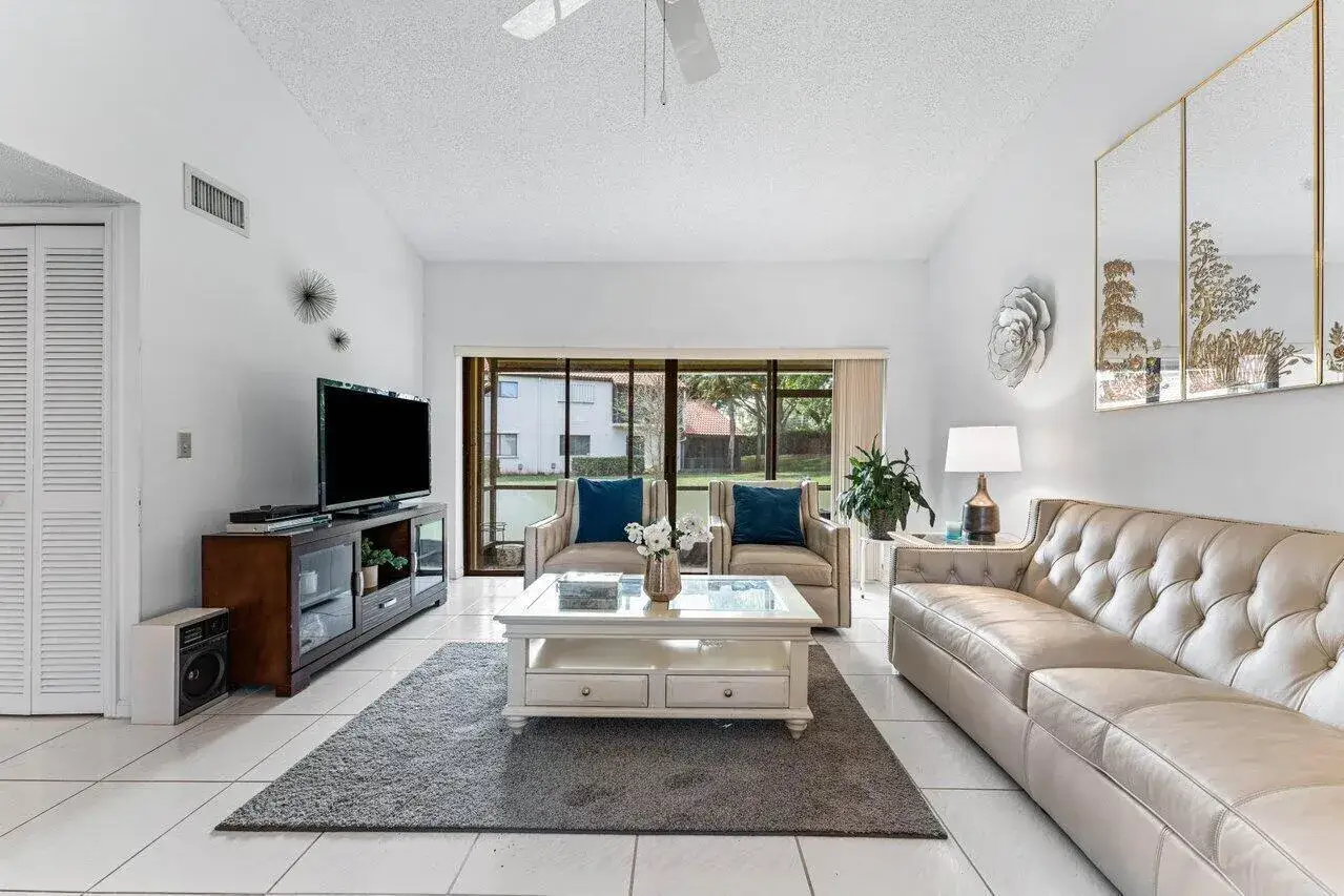 10 Via De Casas Sur # 104, Boynton Beach FL 33426