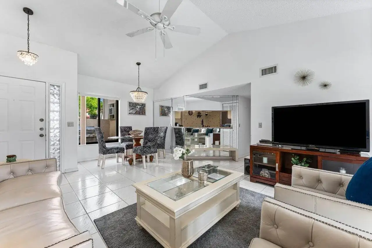 10 Via De Casas Sur # 104, Boynton Beach FL 33426 photo 2