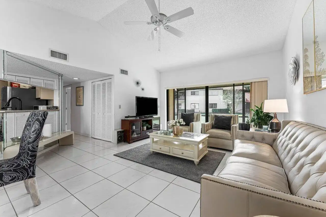 10 Via De Casas Sur # 104, Boynton Beach FL 33426 photo 4
