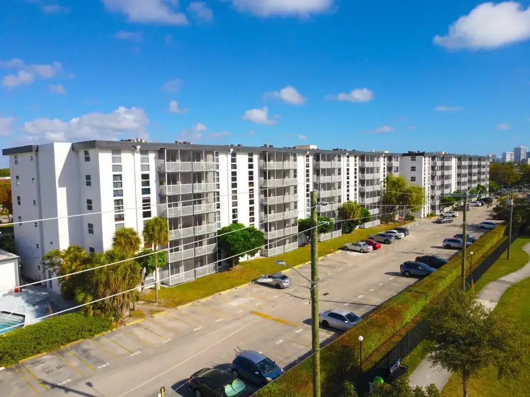 16851 NE 23rd Avenue # A408, North Miami Beach FL 33160 photo 2