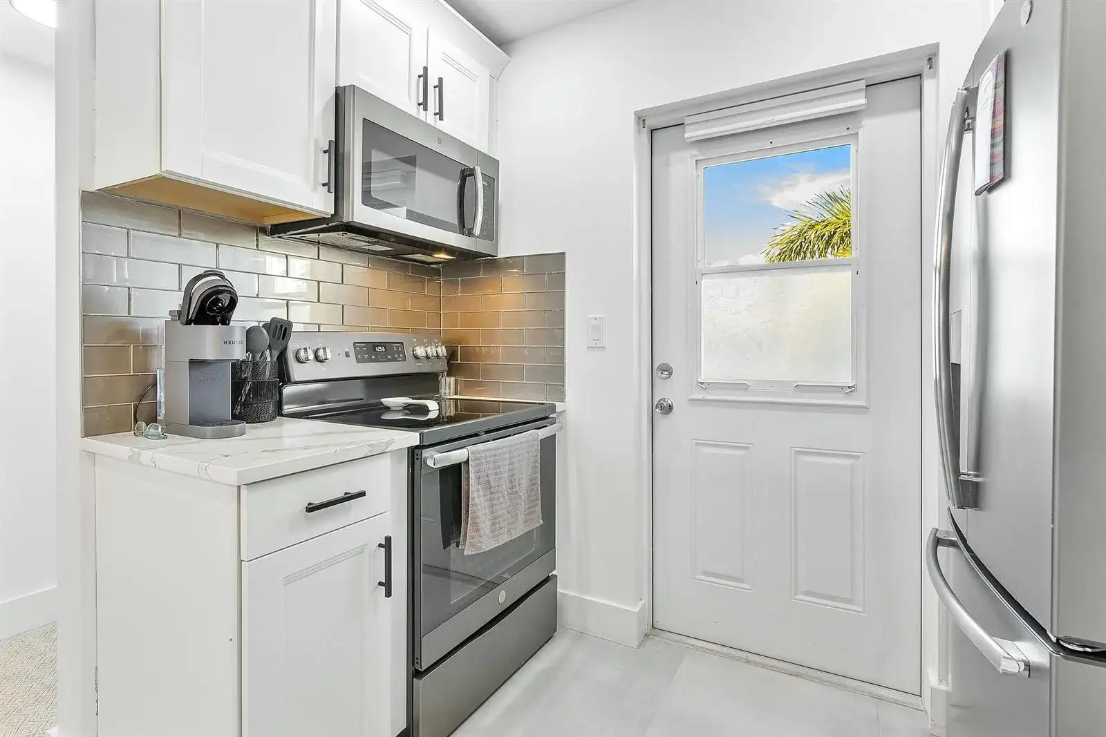 330 N Federal Highway, Deerfield Beach FL 33441 photo 4