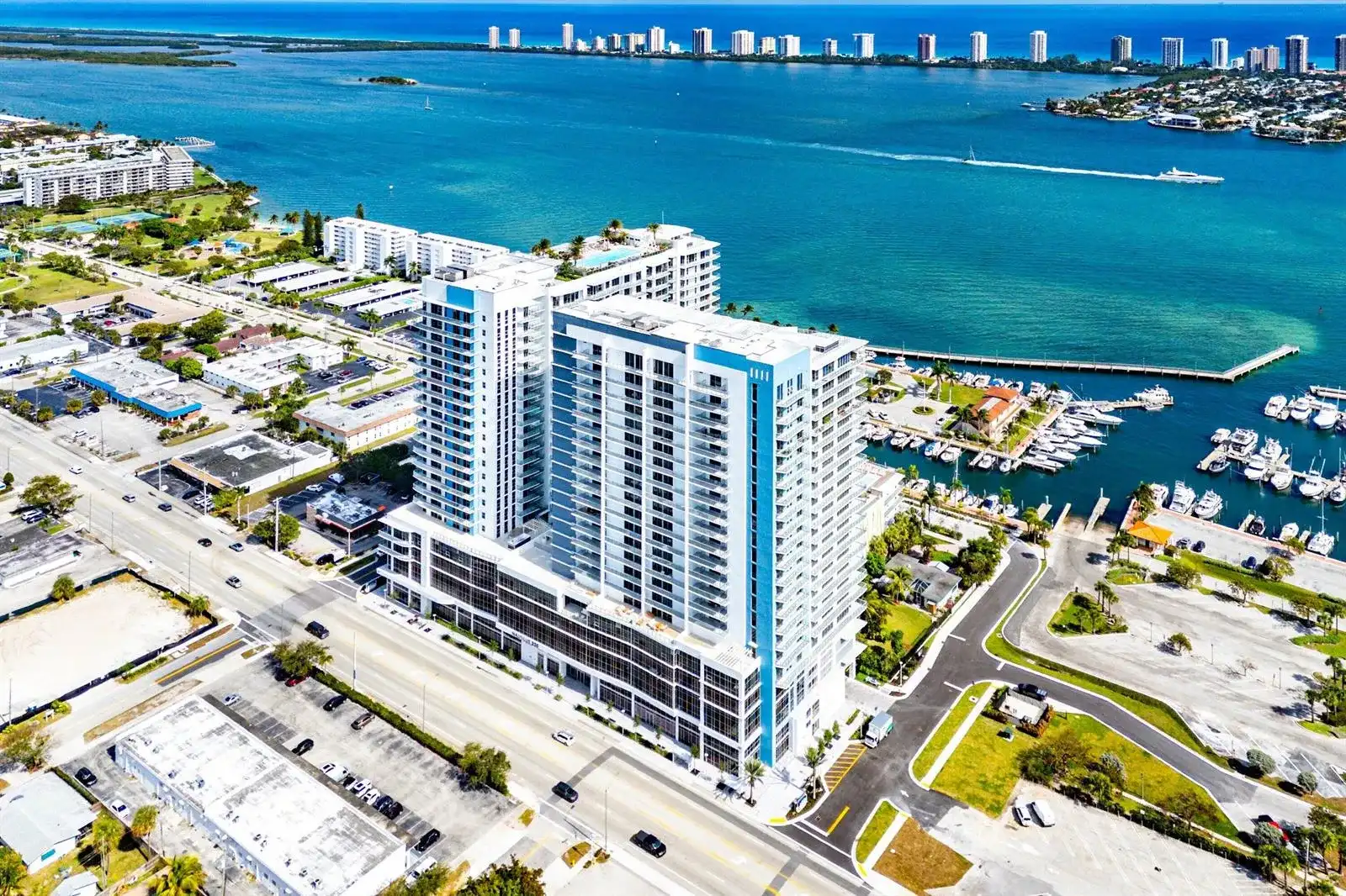 220 Lake Shore Drive # 1613, Lake Park FL 33403