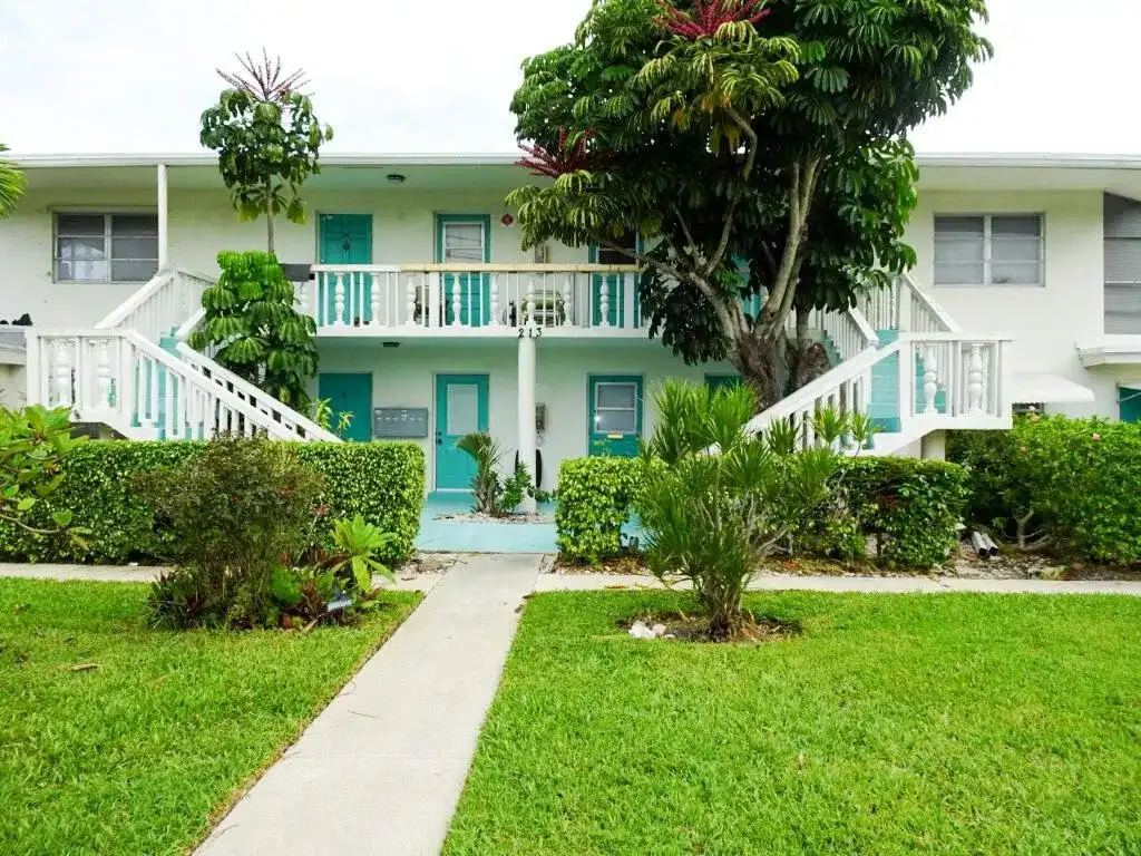 213 SE 3rd Avenue # 2a, Boynton Beach FL 33435