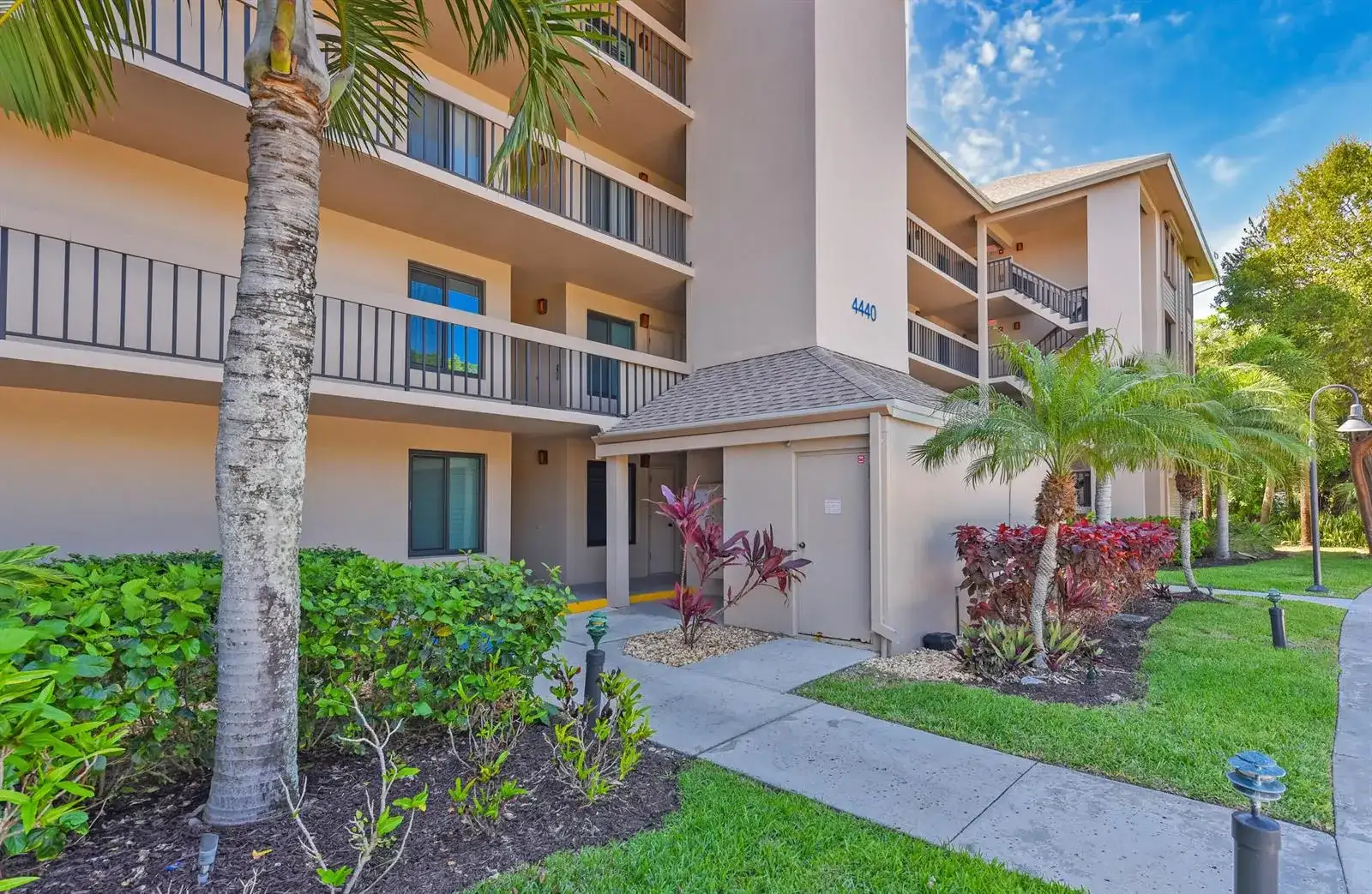 4440 NE Sandpebble Trace # 104, Stuart FL 34996 photo 2