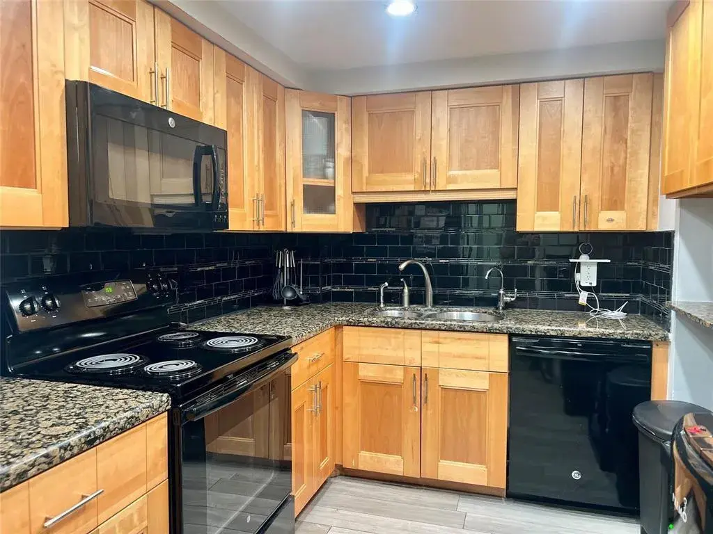 3900 N Hills Drive # 208, Hollywood FL 33021