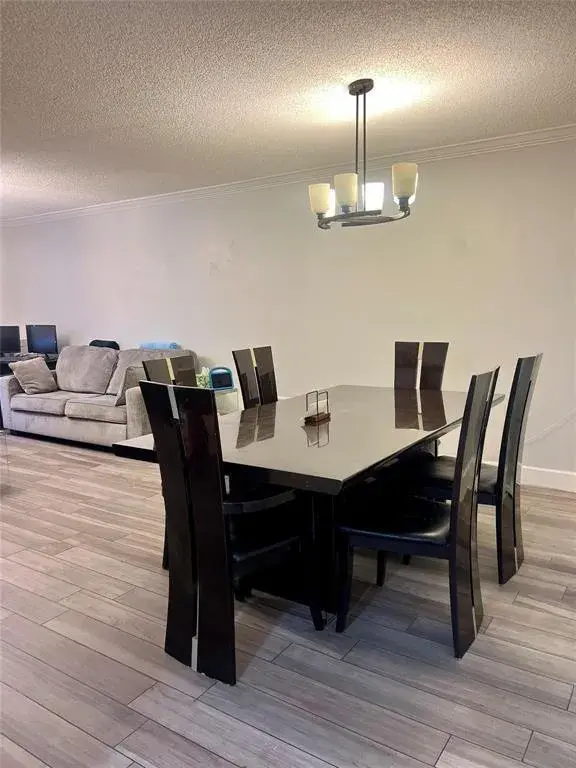 3900 N Hills Drive # 208, Hollywood FL 33021