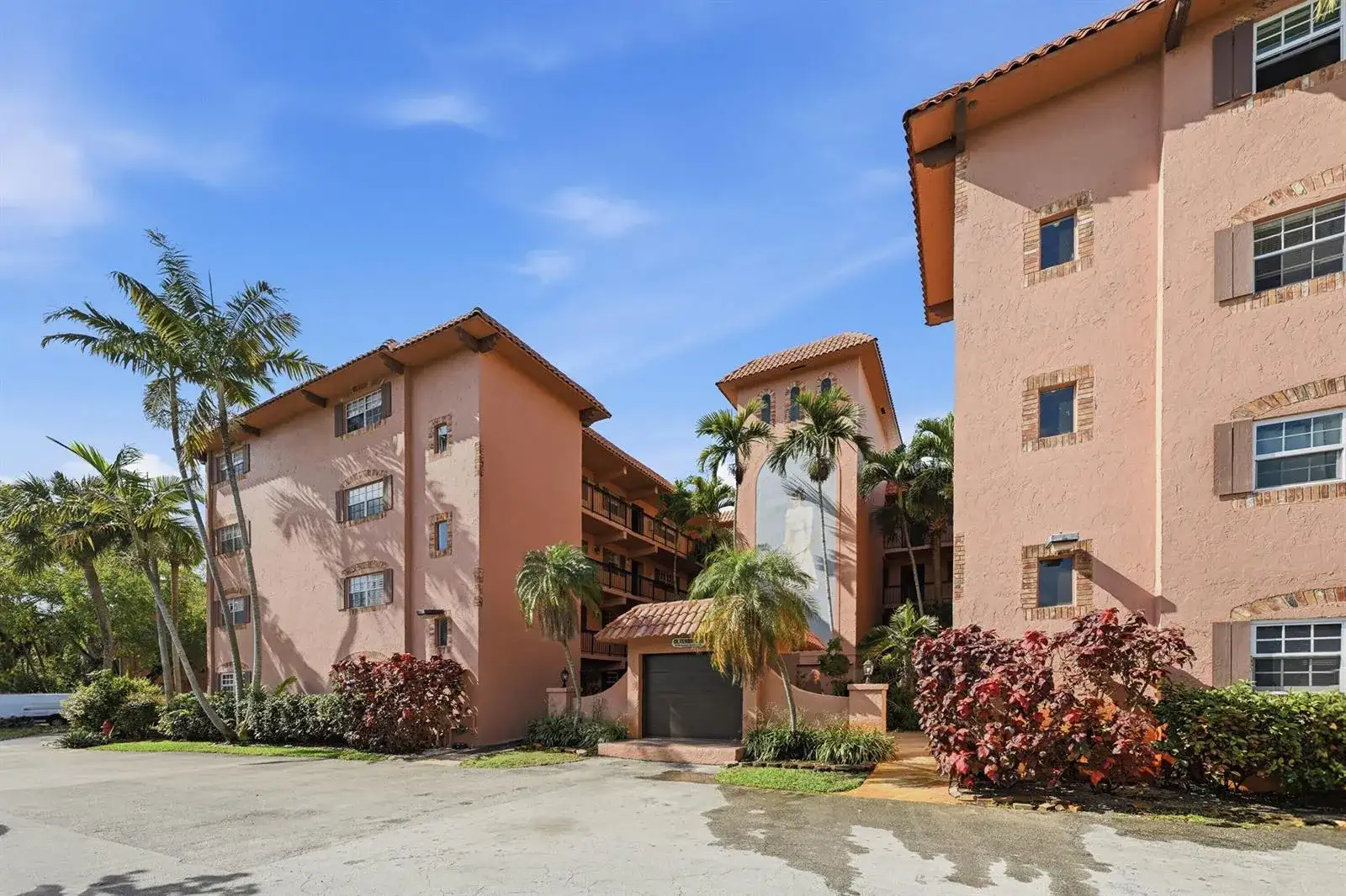 630 Tennis Club Drive Apt 204, Fort Lauderdale FL 33311 photo 2