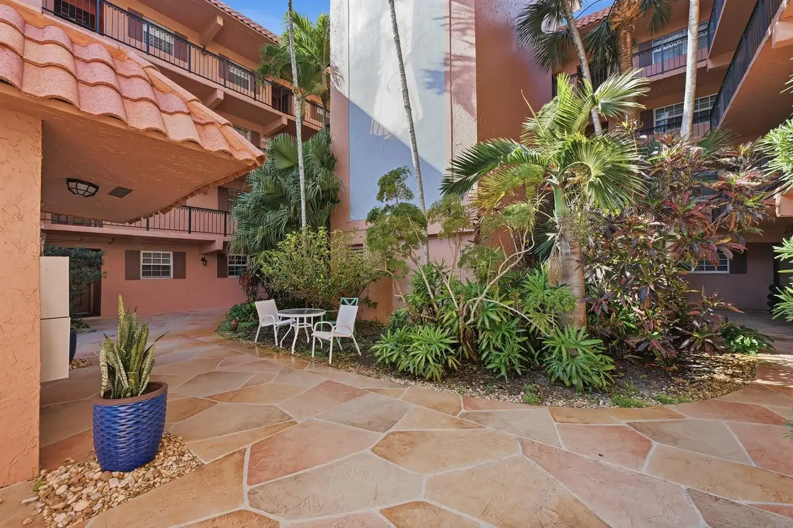 630 Tennis Club Drive Apt 204, Fort Lauderdale FL 33311 photo 3