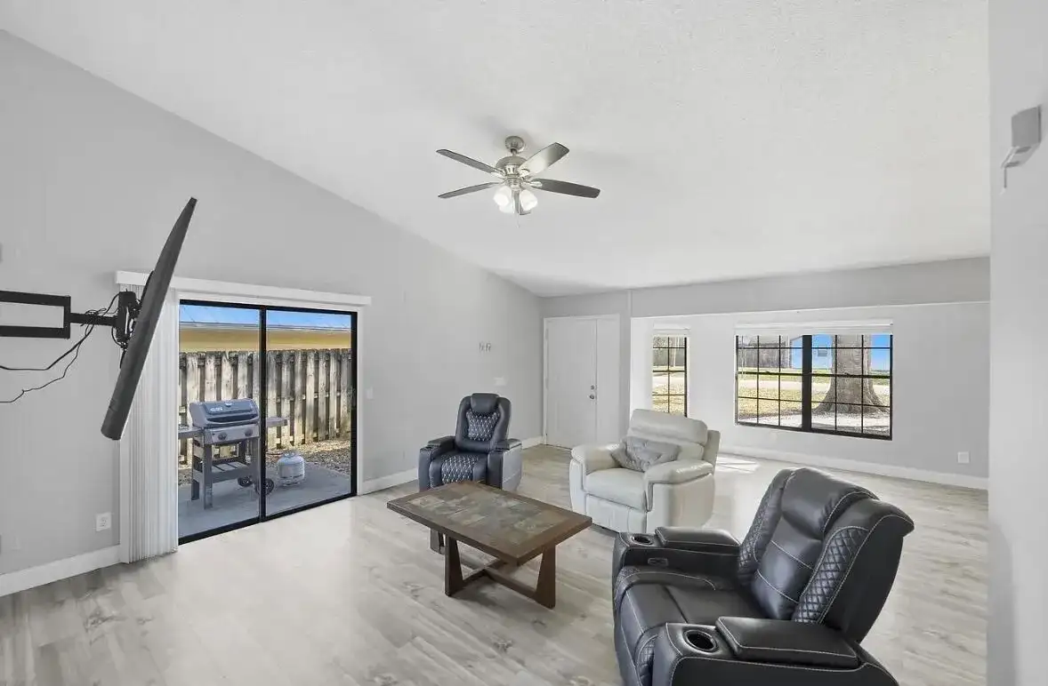 2890 1st Place, Vero Beach FL 32968 photo 4