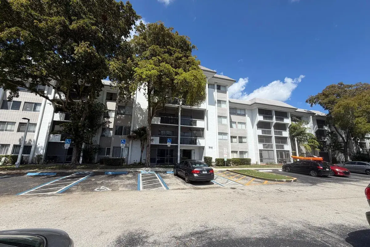 711 N Pine Island Road # 104, Plantation FL 33324