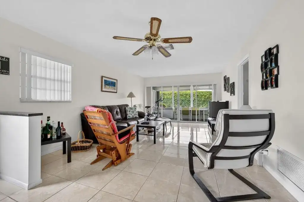 622 Hummingbird Lane, Delray Beach FL 33445 photo 2
