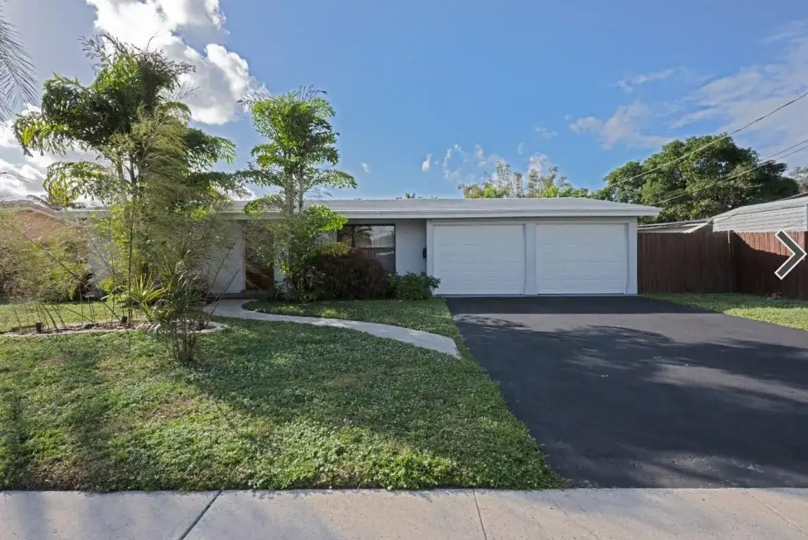 1311 SW 56th Avenue, Plantation FL 33317 photo 2