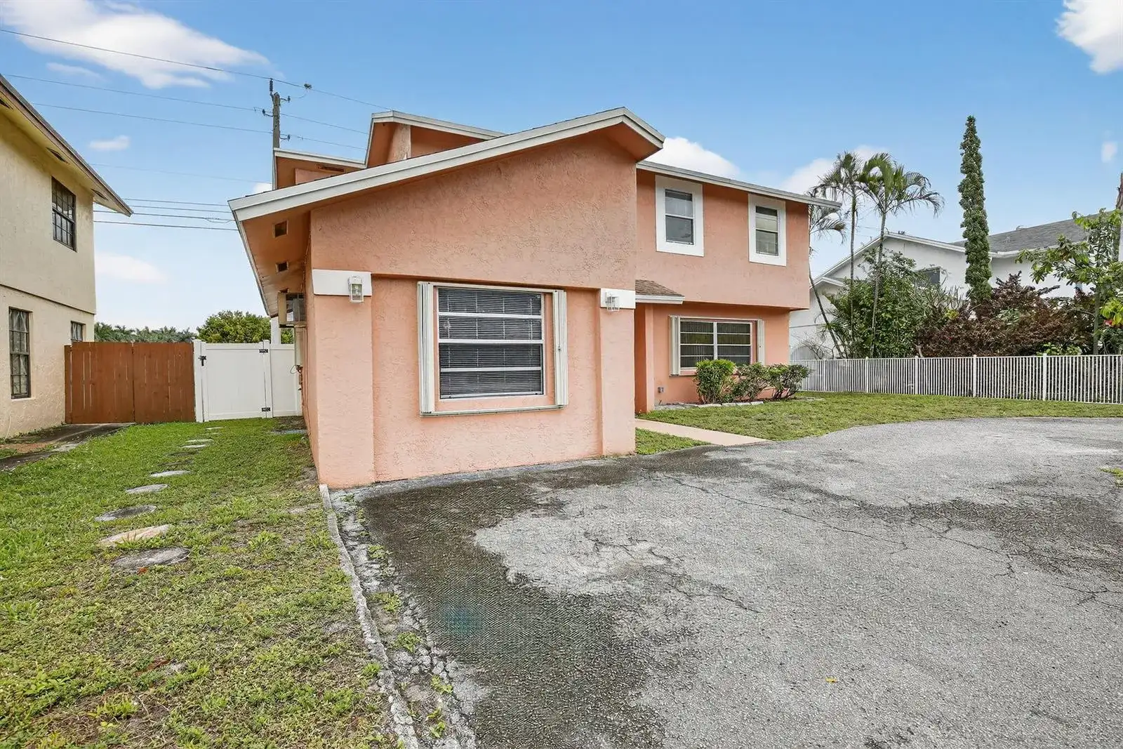 7721 NW 42nd Court, Hollywood FL 33024 photo 2