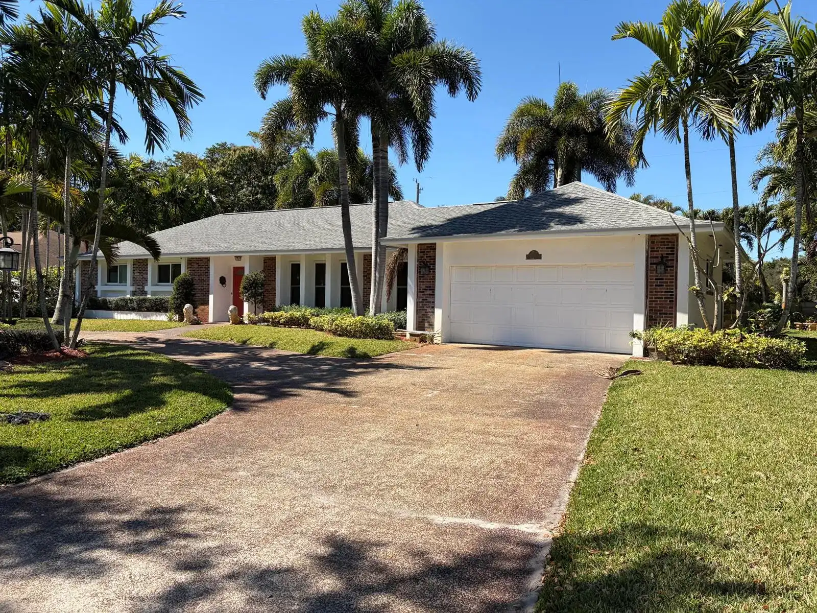 8 Bell Lane, Palm Springs FL 33406