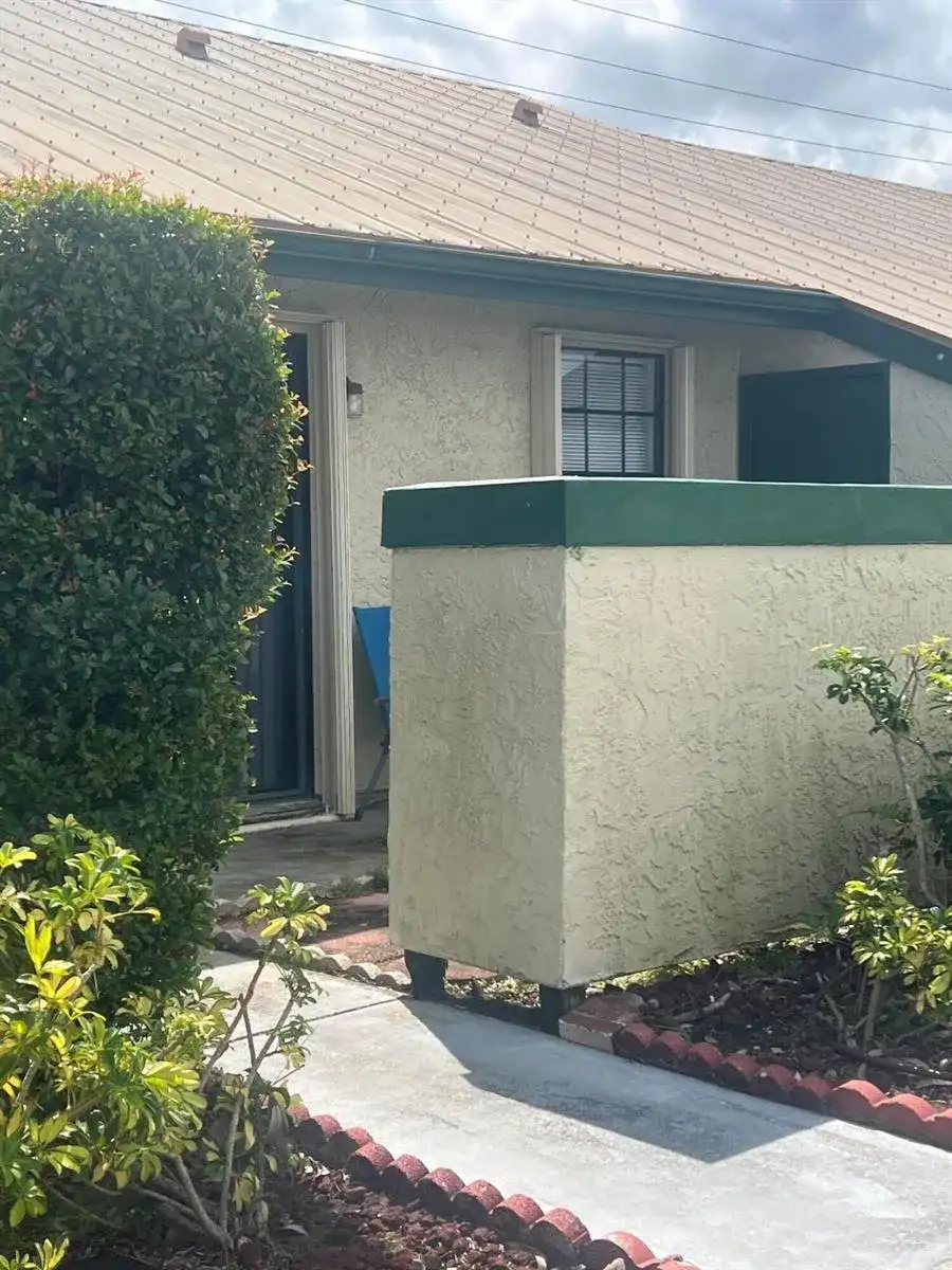 566 SW Sara Boulevard, Port St. Lucie FL 34953 photo 2