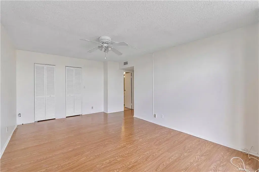 1000 Parkview Drive # 507, Hallandale Beach FL 33009
