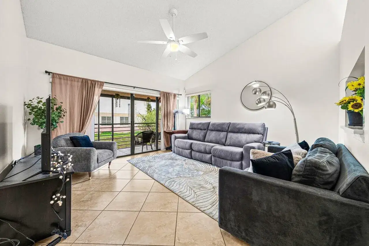 16 Via De Casas Sur # 204, Boynton Beach FL 33426 photo 3