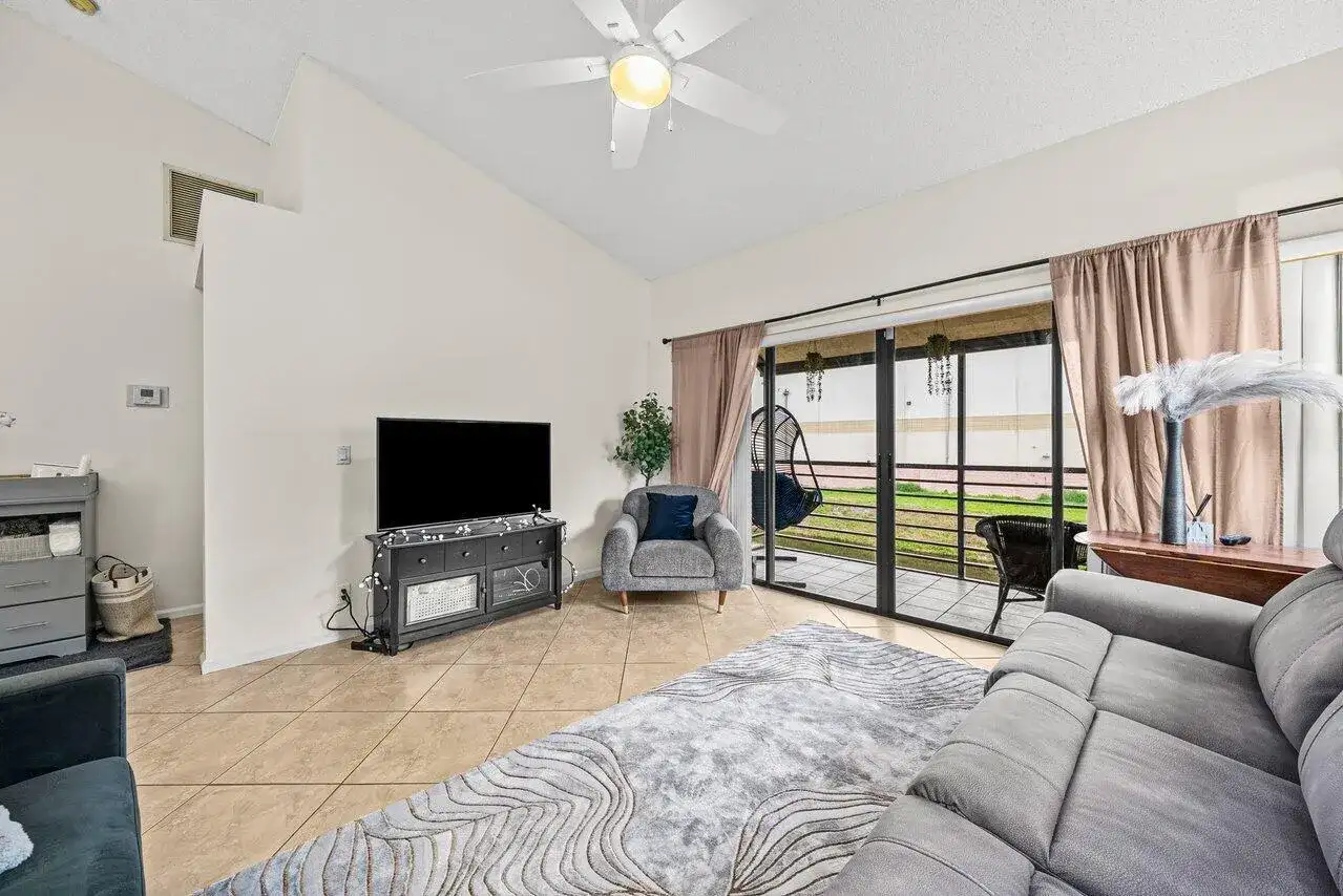 16 Via De Casas Sur # 204, Boynton Beach FL 33426 photo 4