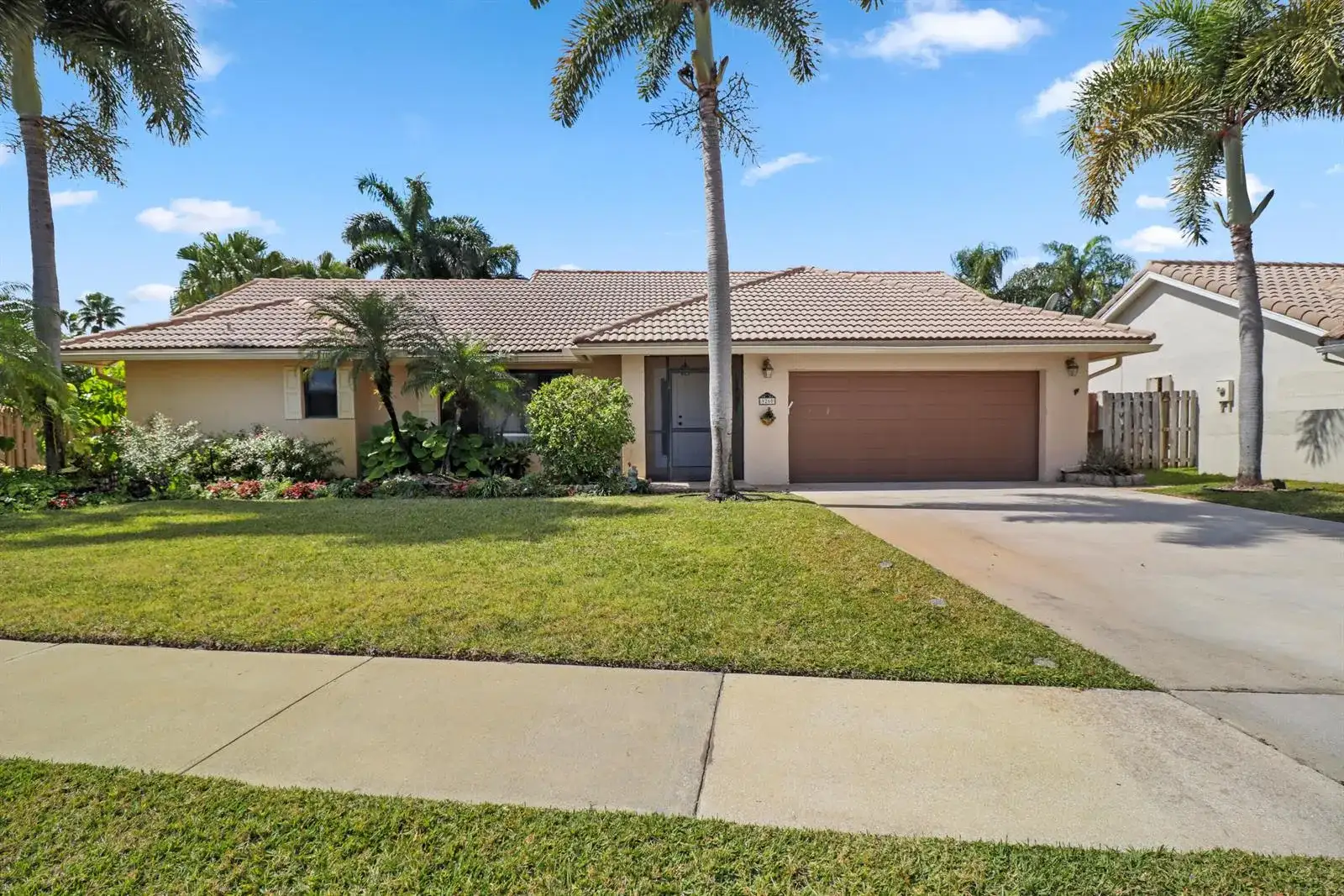 9260 Laurel Green Drive, Boynton Beach FL 33437 photo 2