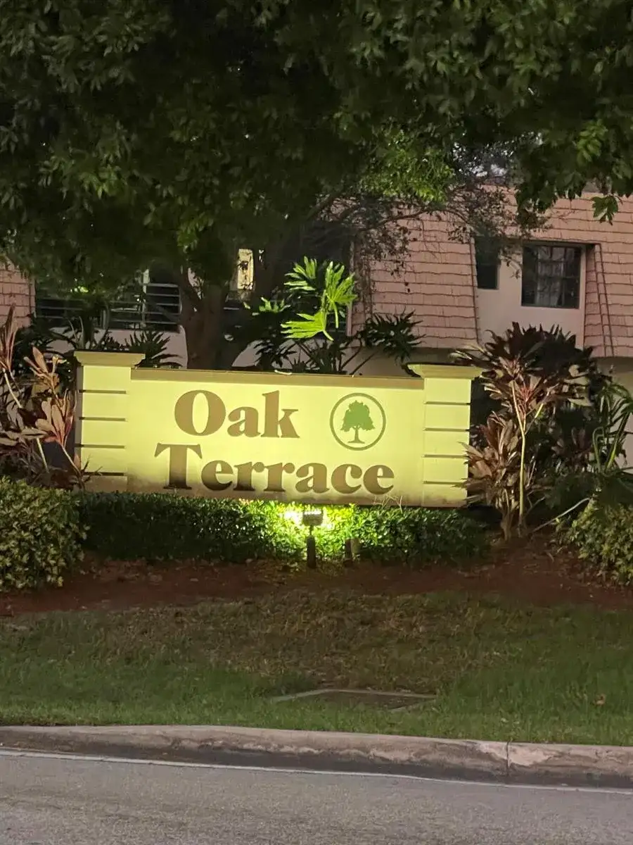 4259 Oak Terrace Drive, FL 33463 photo 2