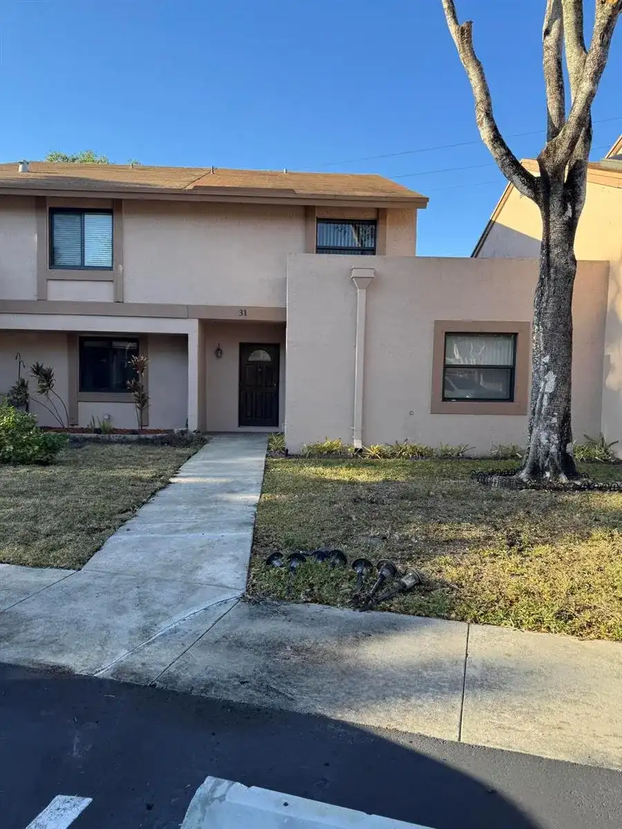 31 Chestnut Circle, Cooper City FL 33026