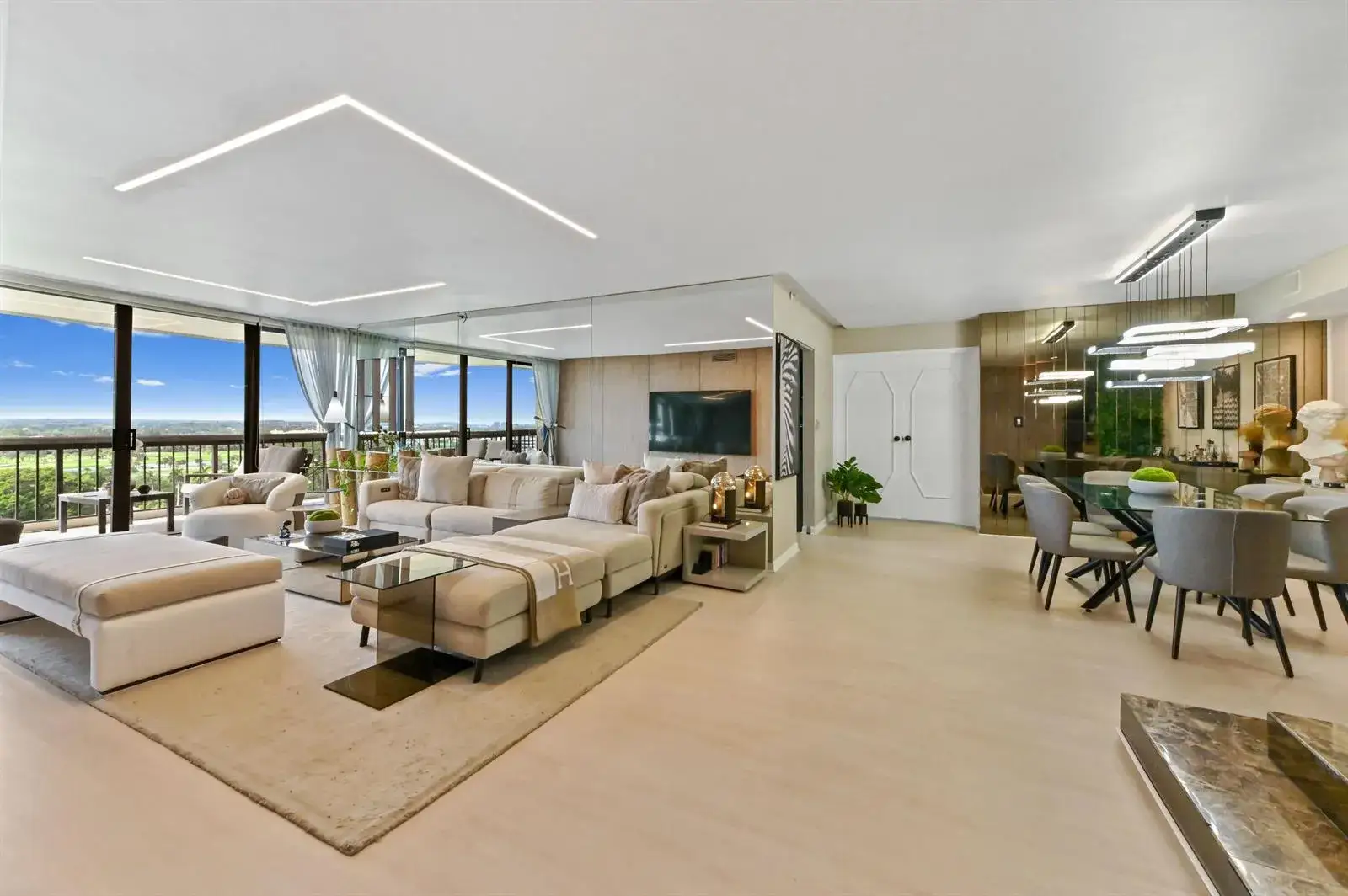 1900 Consulate Place # 1205, West Palm Beach FL 33401