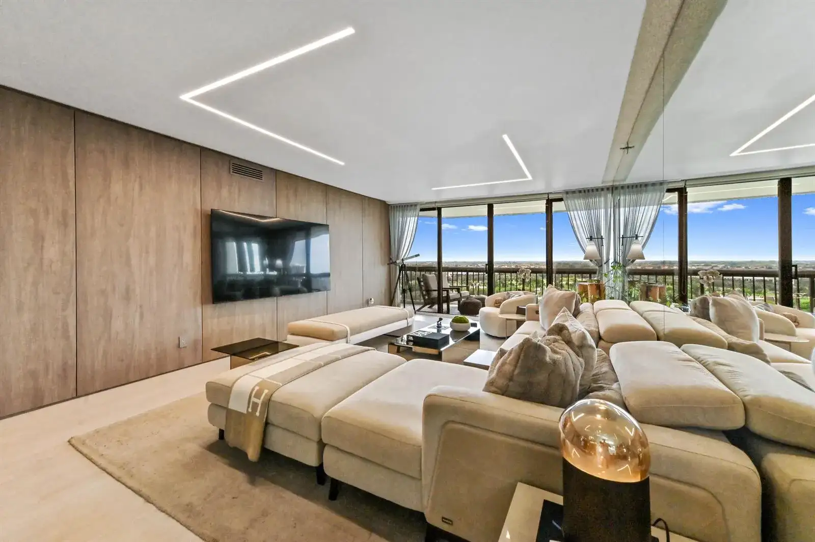 1900 Consulate Place # 1205, West Palm Beach FL 33401 photo 4