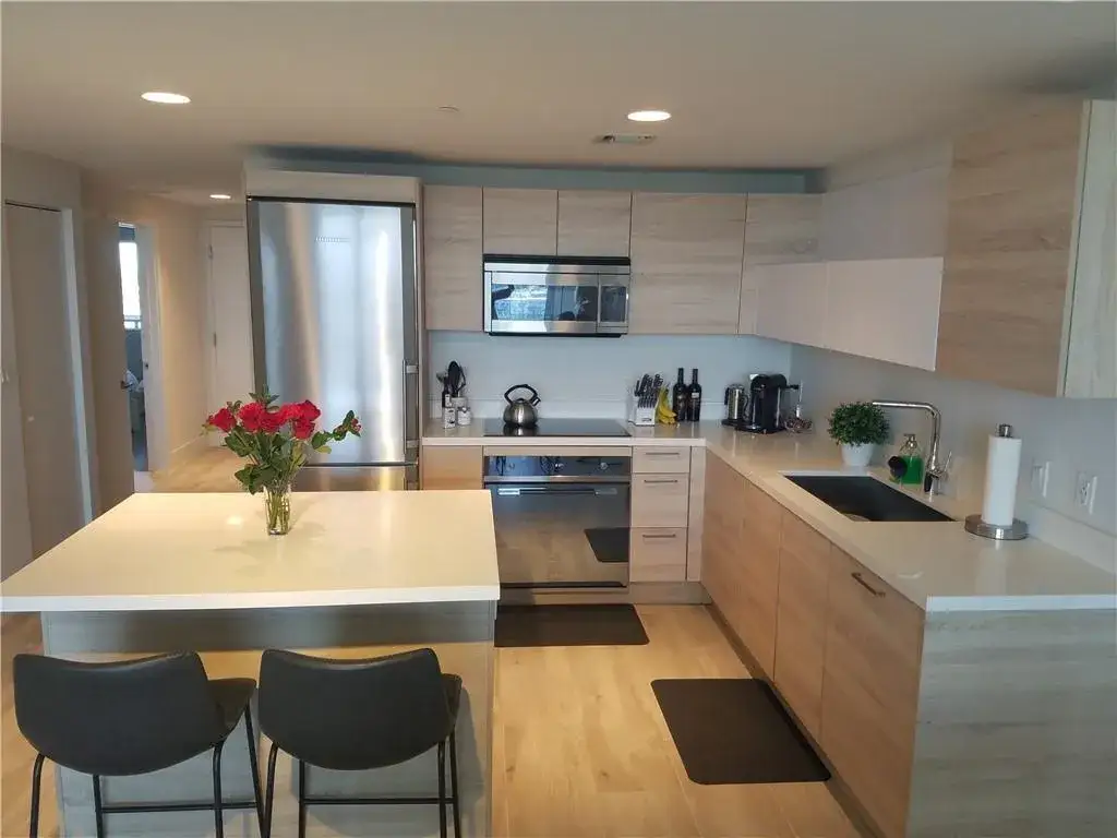 16385 Biscayne Boulevard # 1018, North Miami Beach FL 33160