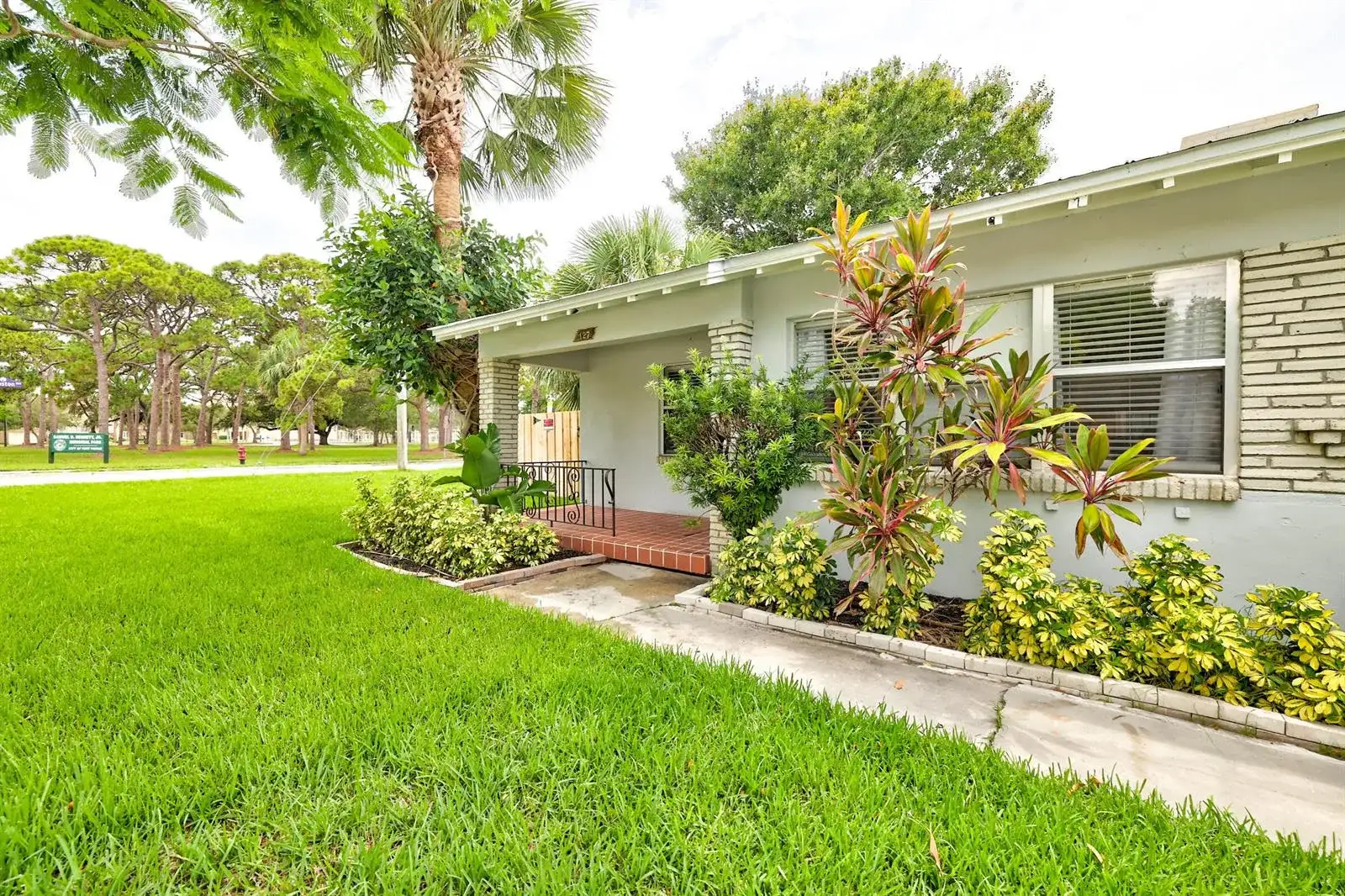 127 S 10th Street, Fort Pierce FL 34950 photo 2