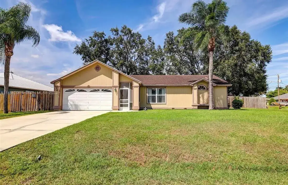 901 SW Gaitor Avenue, Port St. Lucie FL 34953