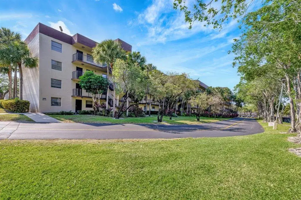 3301 NW 47th Terrace Unit 403, Lauderdale Lakes FL 33319