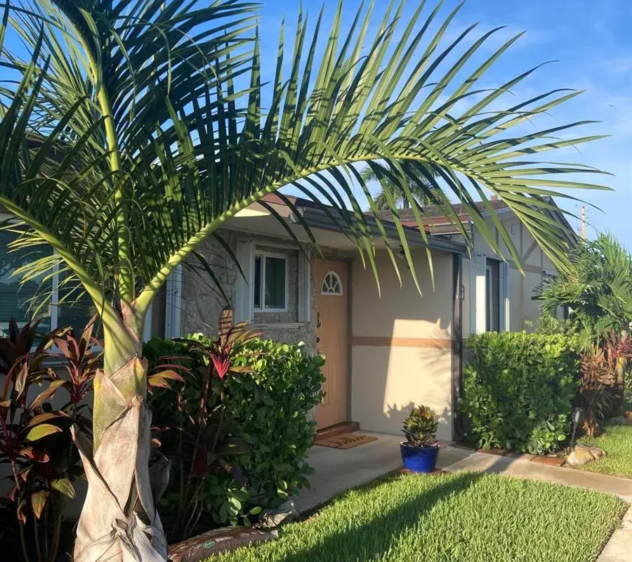 2847 Ashley Drive W # G, West Palm Beach FL 33415