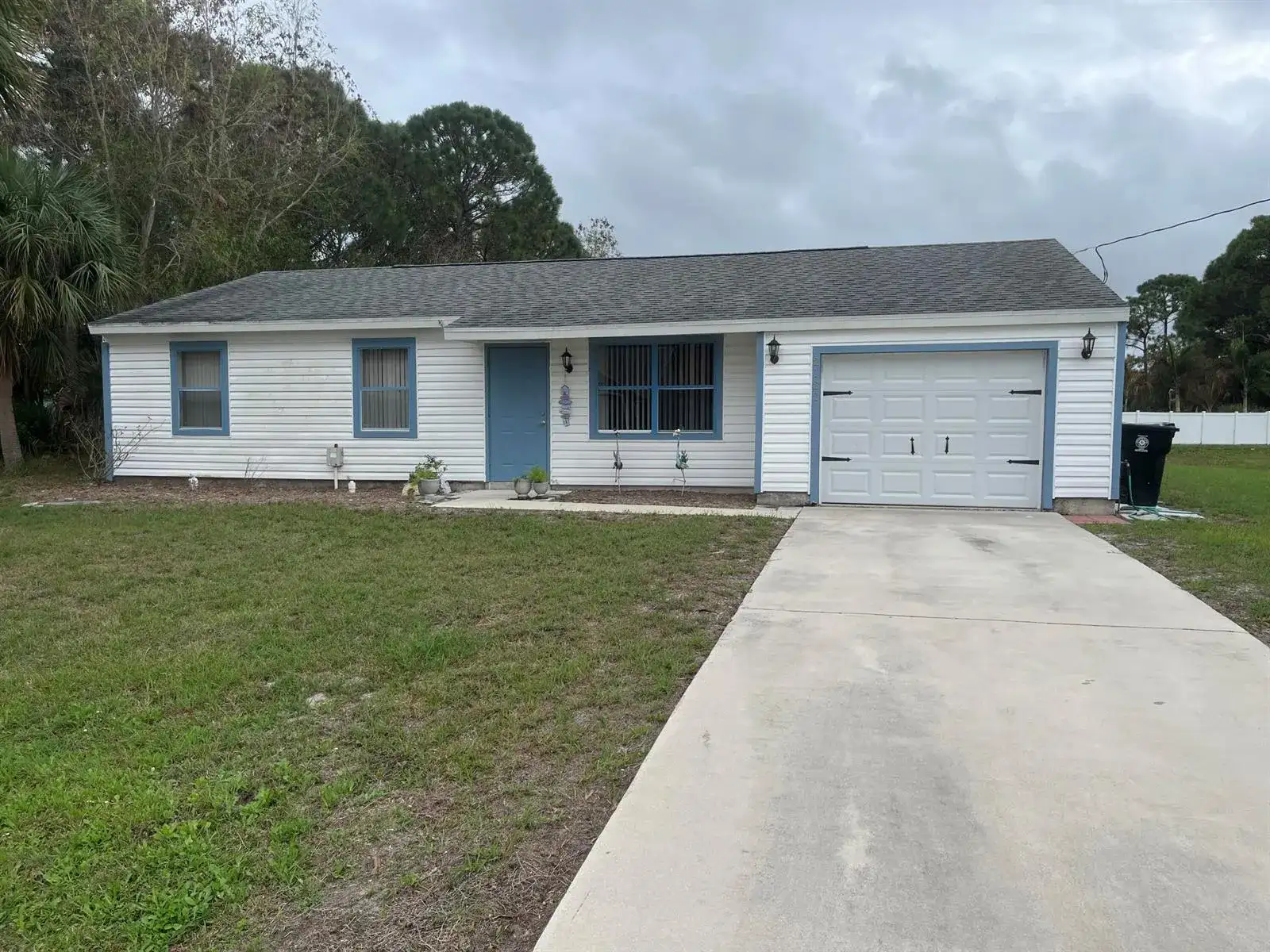 2122 SE Heathwood Circle, Port St. Lucie FL 34952 photo 2